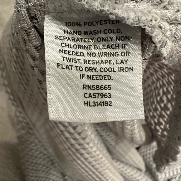 Trouve Textured Silver Tank Top Blouse - Picture 7 of 7